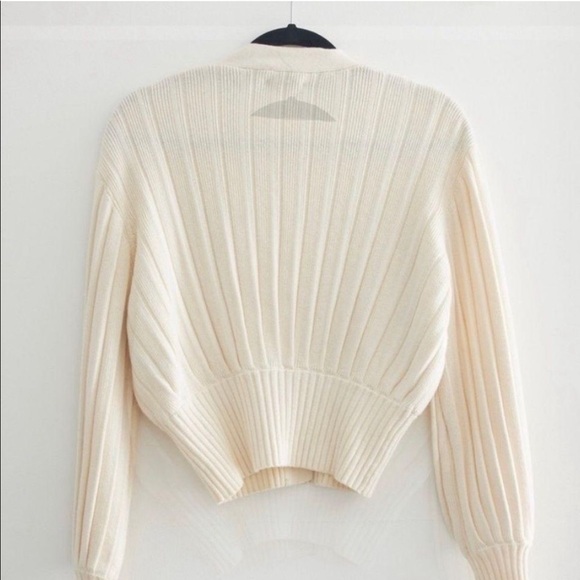 COPY - Aritzia Wilfred plunge cardigan - Picture 3 of 6